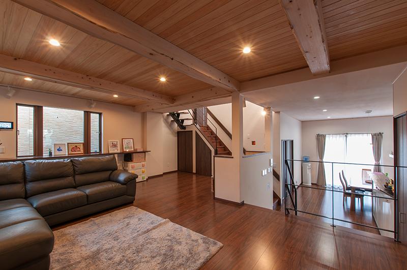 リビングからダイニングキッチン